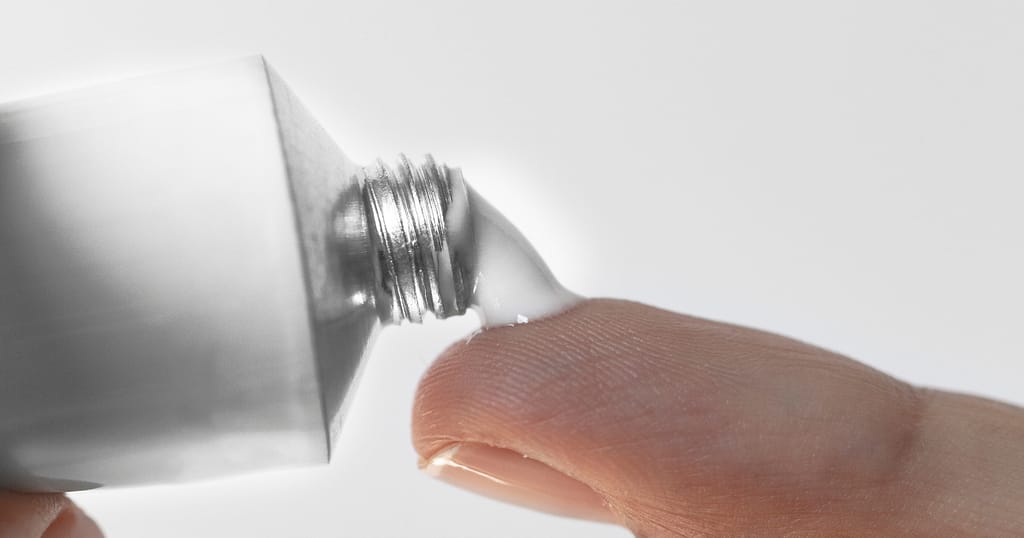 Can I treat scalp folliculitis at home?