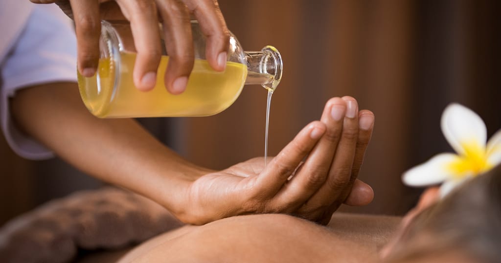 Benefits of microneedling for stretch marks Skin texture improvement with microneedling Stretch mark reduction techniques