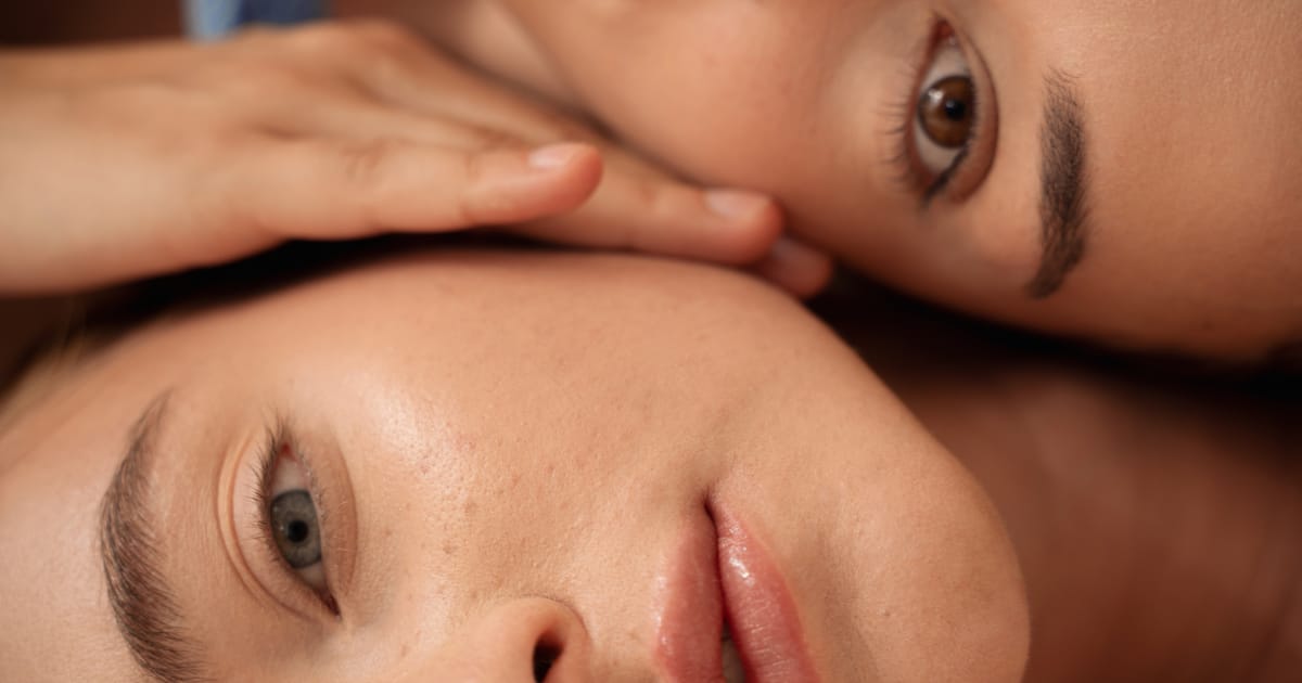 how to remove facial hair with a razor